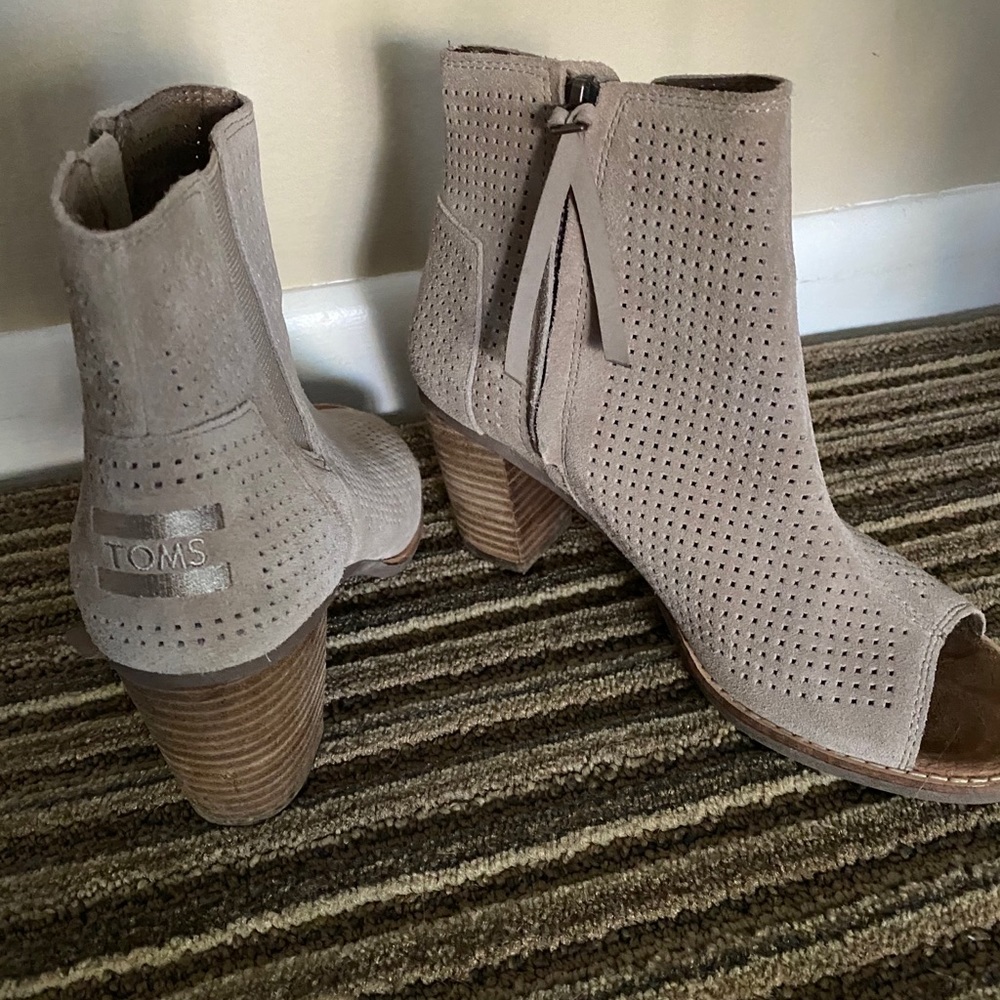 Toms booties sz 6